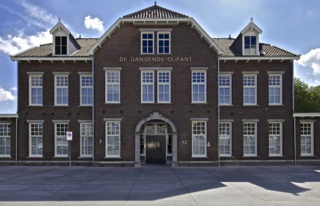 Kazernestraat 10 Purse Curse showroom