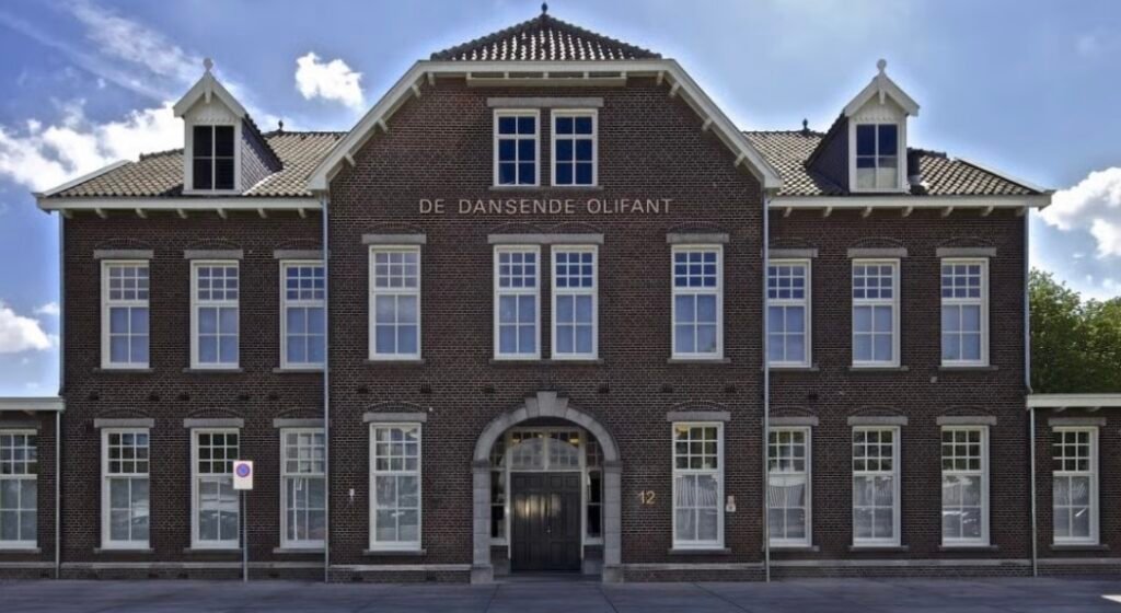 Kazernestraat 10 Purse Curse showroom