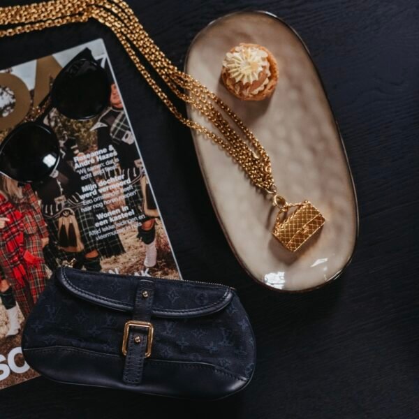 Louis Vuitton cluch Chanel vintage ketting classic flap