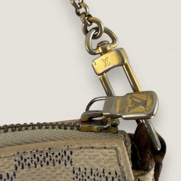 Louis Vuitton eva sluiting detail