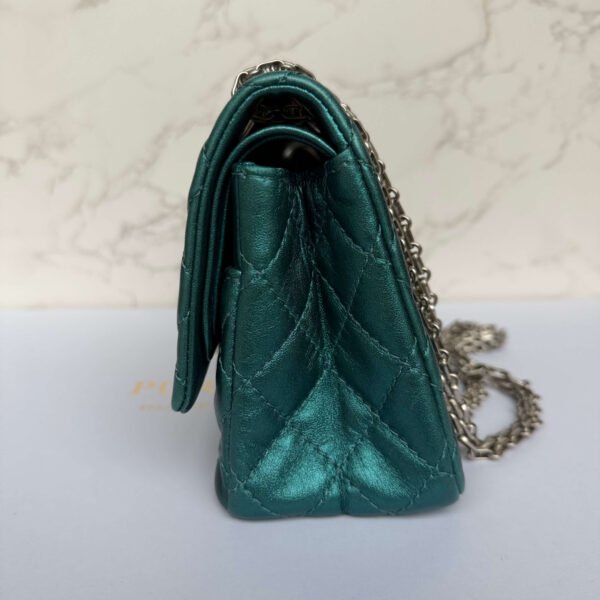 Tweedehands Chanel reissue 225 zijkant