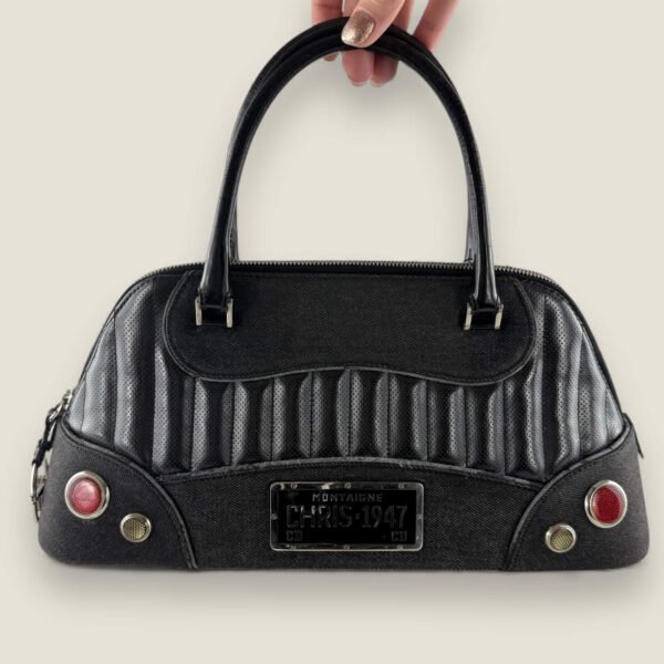 Vintage Dior Cadillac bag met subtiele luxe verwijzingen naar exclusief vakmanschap, ideaal voor verzamelaars