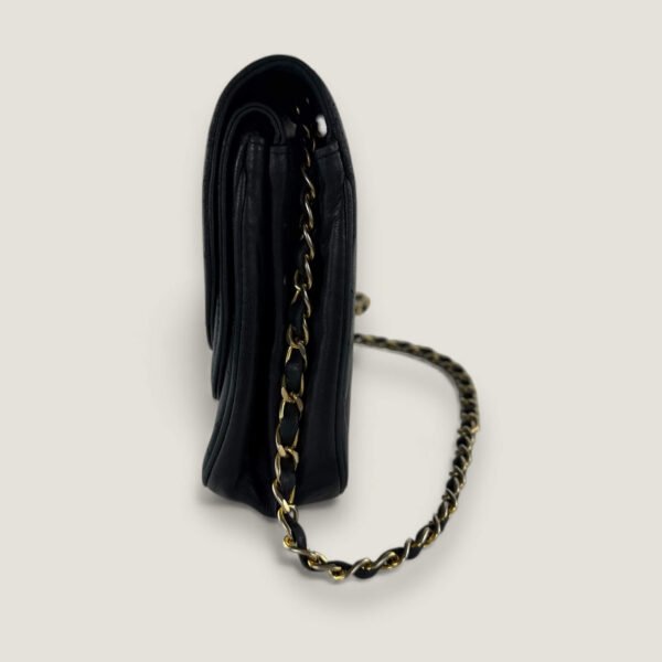 ZIjaanzicht authentieke vintage Chanel tas