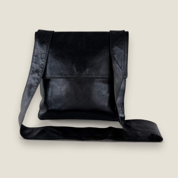 pre owned chanel black shoulder bag leather gold hardware italy