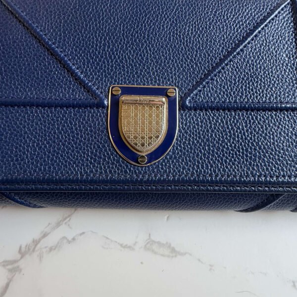Christian Dior Diorama wallet on chain blauw detail sluiting