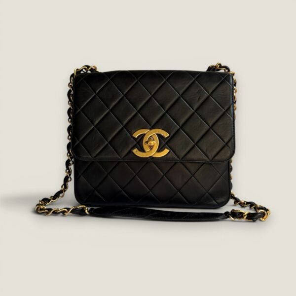 Chanel vintage flap bag groot CC logo zwart