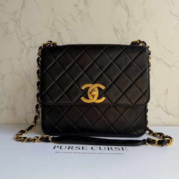 Chanel vintage flap bag zwart lamsleer groot CC logo