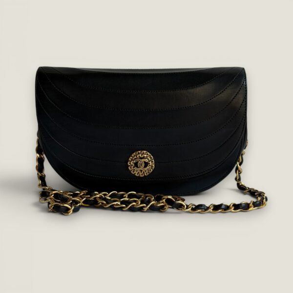 Chanel vintage half moon flap zwart