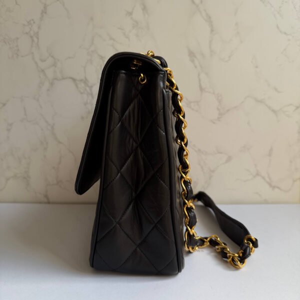 Chanel vintage flap bag groot CC logo zwart