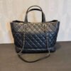 Achterkant authentieke Chanel tote bag large black calfskin