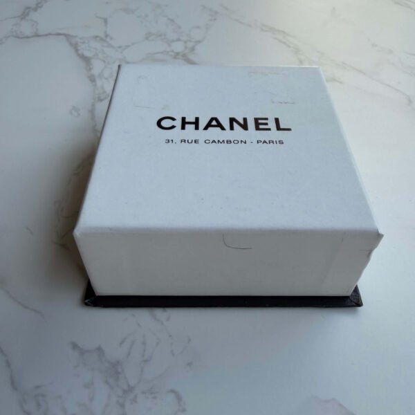 Chanel armband vintage Rue Cambon doosje wit Chanel armband vintage Rue Cambon doosje wit