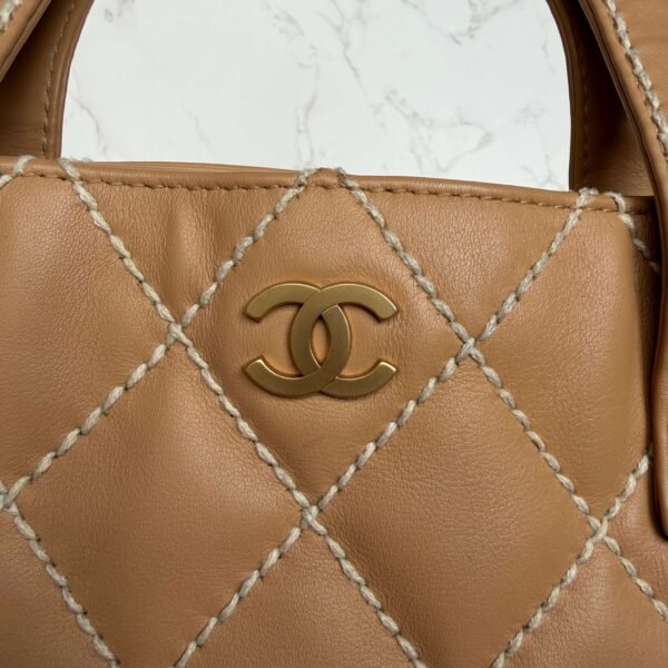 Chanel beige small CC calfskin wild stitch tote hardware goud Chanel beige small CC calfskin wild stitch tote hardware goud