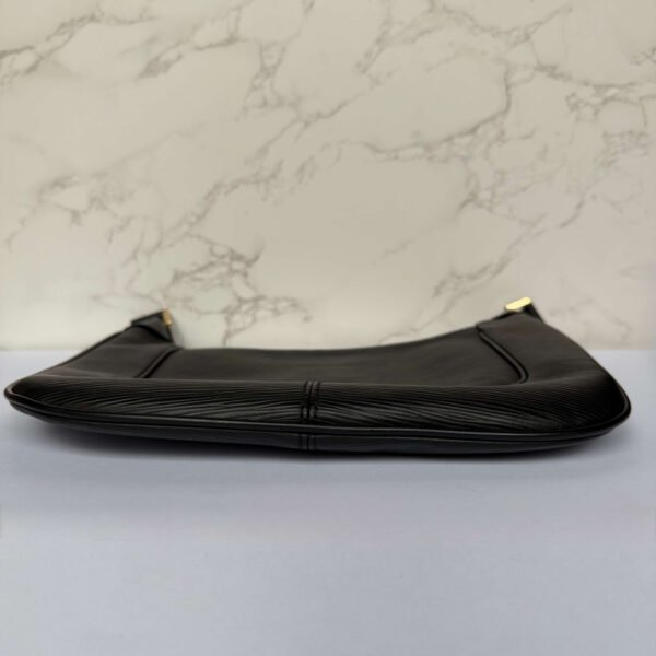 Onderkant Louis Vuitton Matsy epi leer zwart tweedehands