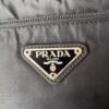 Prada logo zwarte nylon tas tweedehands Prada logo zwarte nylon tas tweedehands