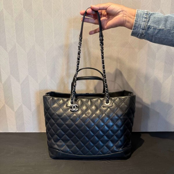 Tweedehands Chanel calfskin quilted large easy shopping tote zwart