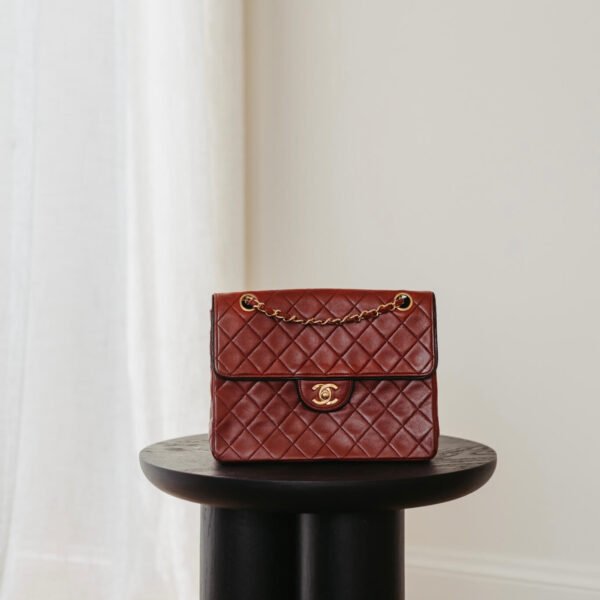 Vintage Chanel medium tall rood lamsleer