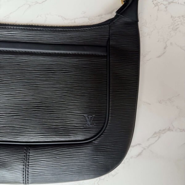 detail Louis Vuitton Matsy epi