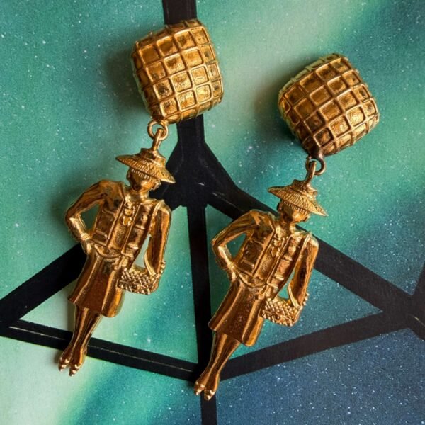 Chanel mademoisselle Gabrielle clip on oorbellen 24k verguld Chanel mademoisselle Gabrielle clip on oorbellen 24k verguld