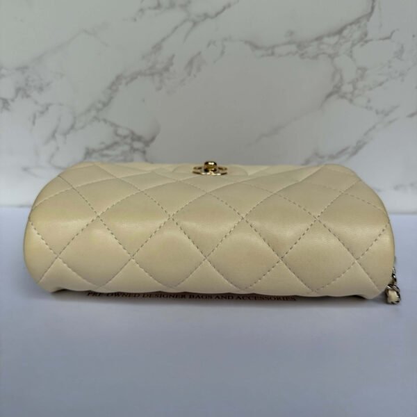 Detail Chanel my precious pearl chain flap Detail Chanel my precious pearl chain flap