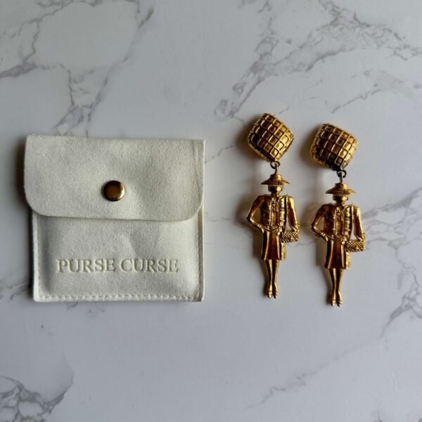 Purse Curse unieke vintage Chanel doll oorbellen clip on 24k verguld Purse Curse unieke vintage Chanel doll oorbellen clip on 24k verguld