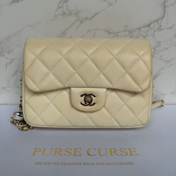 Tweedehands originele Chanel flap bag crossbody met parels Tweedehands originele Chanel flap bag crossbody met parels