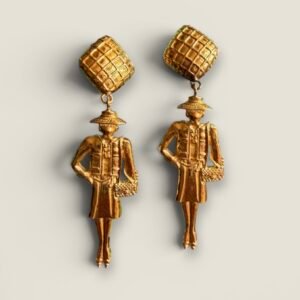 Vintage Gabrielle Chanel doll oorbellen 24k verguld Vintage Gabrielle Chanel doll oorbellen 24k verguld