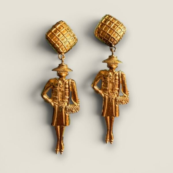 Vintage Gabrielle Chanel doll oorbellen 24k verguld Vintage Gabrielle Chanel doll oorbellen 24k verguld