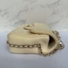 Zijkant authentieke Chanel my precious pearl chain flap Zijkant authentieke Chanel my precious pearl chain flap