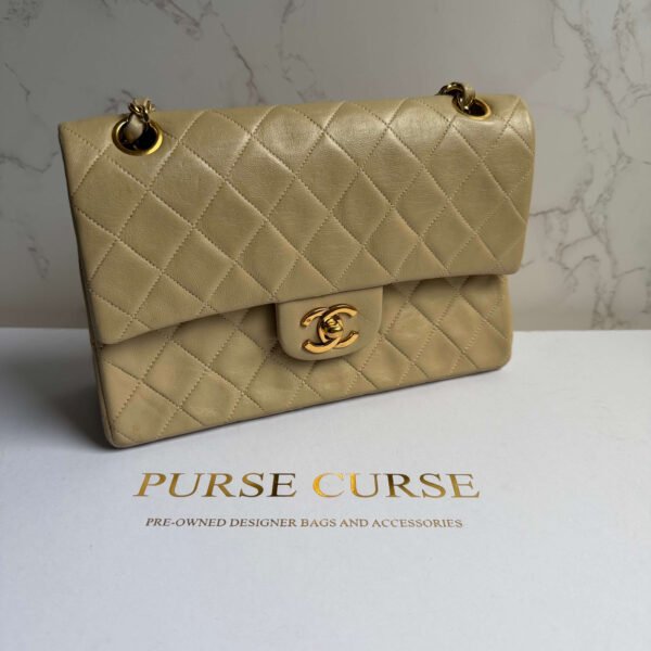 Authentieke tweedehands Chanel classic flap small beige Authentieke tweedehands Chanel classic flap small beige