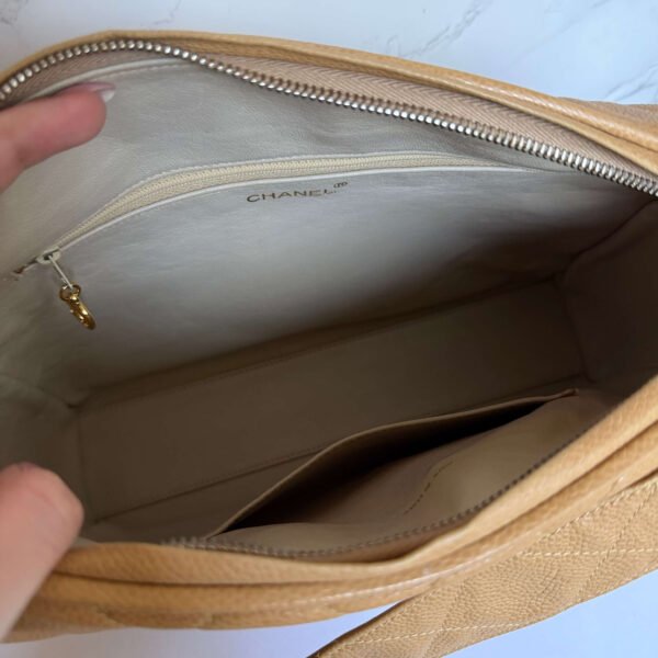 Authentieke vintage Chanel beige caviar leer Authentieke vintage Chanel beige caviar leer