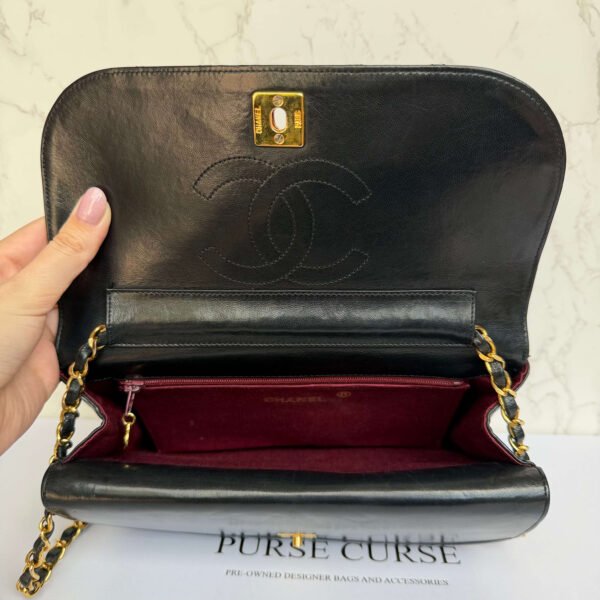 Binnenkant Chanel half moon double flap zwart lamsleer
