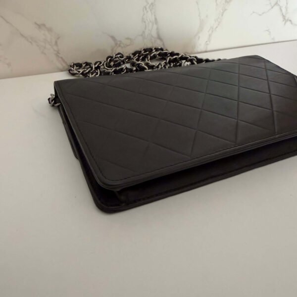 Chanel Black Quilted Lambskin Embossed LAX Wallet On Chain achterkant