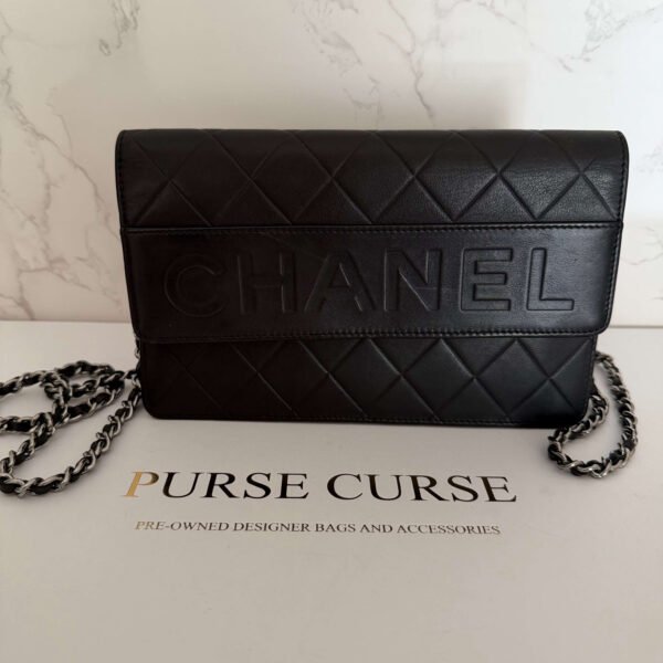 Chanel Black Quilted Lambskin Embossed LAX Wallet On Chain zwart lamsleer close up