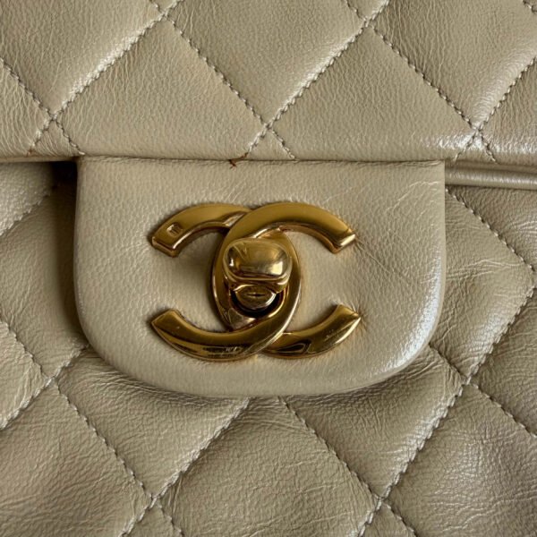 Chanel beige Chanel tas voorkant logo CC Chanel beige Chanel tas voorkant logo CC