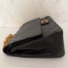 Chanel double flap medium zwart lamsleer zijkant profiel