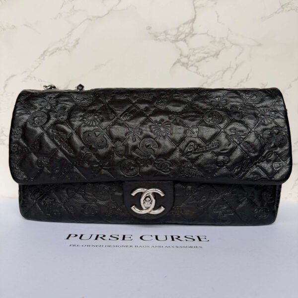 Chanel jumbo lucky symbols east west model front
