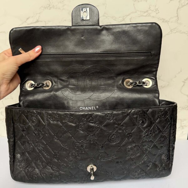 Chanel jumbo lucky symbols east west shape detail