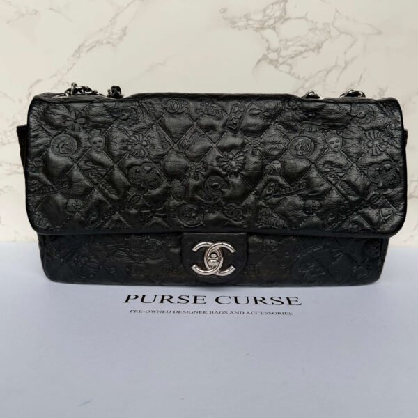 Chanel jumbo lucky symbols embossed calfskin zwart vooraanzicht