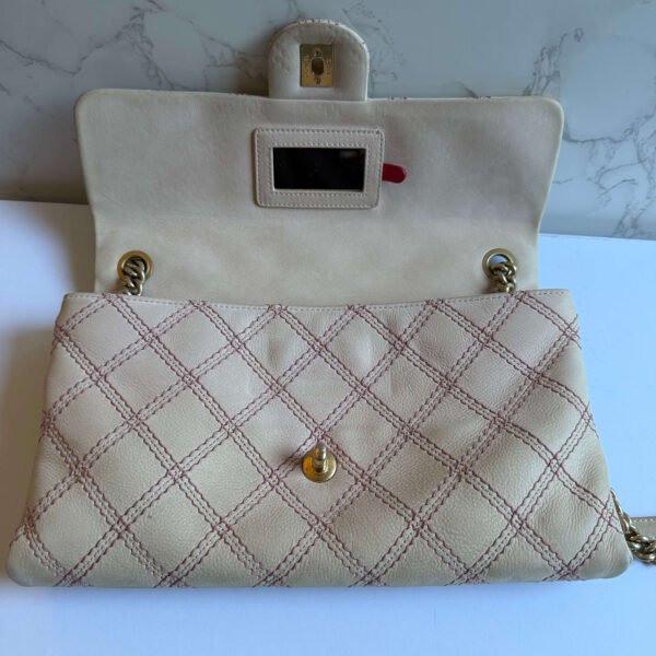 Chanel jumbo vintage flap tas beige