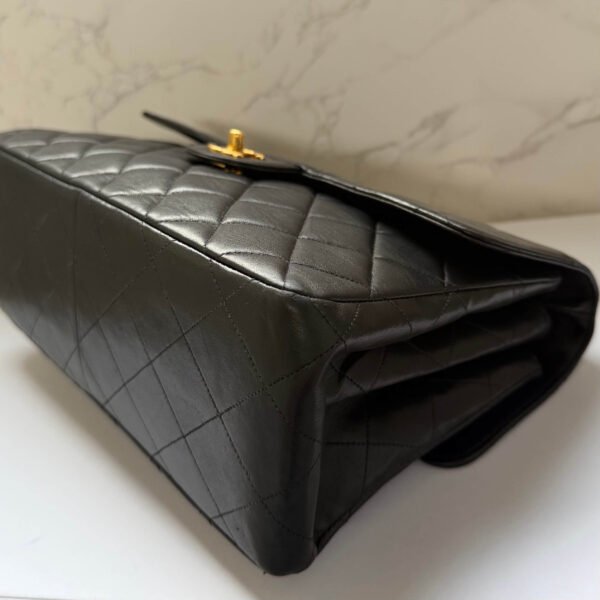 Chanel jumbo vintage zwart lamsleer dubbel zijdig CC turnlock Chanel jumbo vintage zwart lamsleer dubbel zijdig CC turnlock