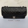 Chanel jumbo zwart embossed calfskin voorkant