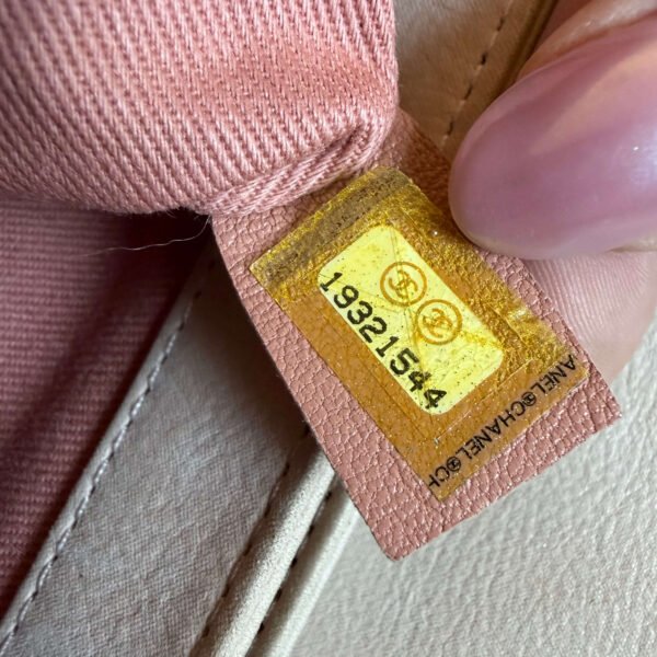 Chanel luxe handtas beige quilted jumbo serienummer