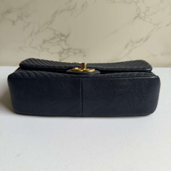 Chanel pre owned Chanel chevron flap bag