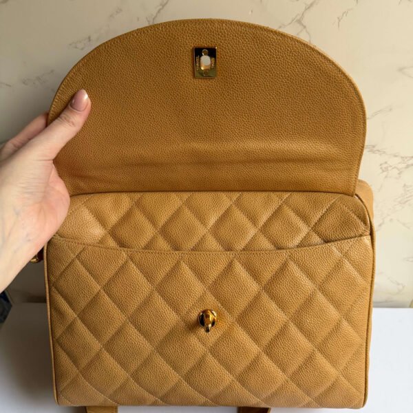 Chanel tweedehands caviar camera bag beige Chanel tweedehands caviar camera bag beige