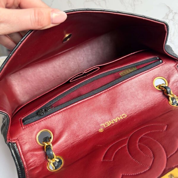 Chanel vintage Chanel tas zwart luxe schoudertas goud binnenkant