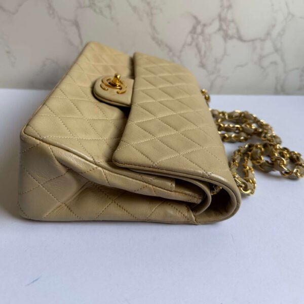 Chanel vintage classic flap bag beige Chanel vintage classic flap bag beige