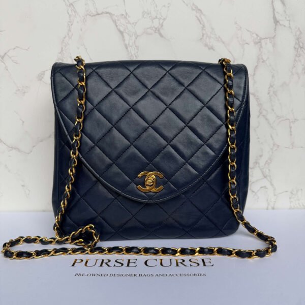 Chanel vintage crossbody flap bag navy lamsleer - pre-owned
