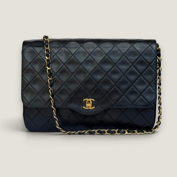 Chanel vintage matelassé single flap bag lamsleer