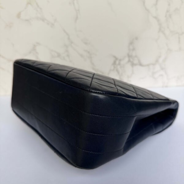 Hoekjes met gebruikerssporen authentieke vintage tas Chanel 80s