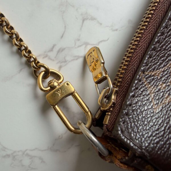 Louis Vuitton Eva hardware